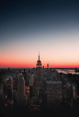 Gün batımında New York silueti